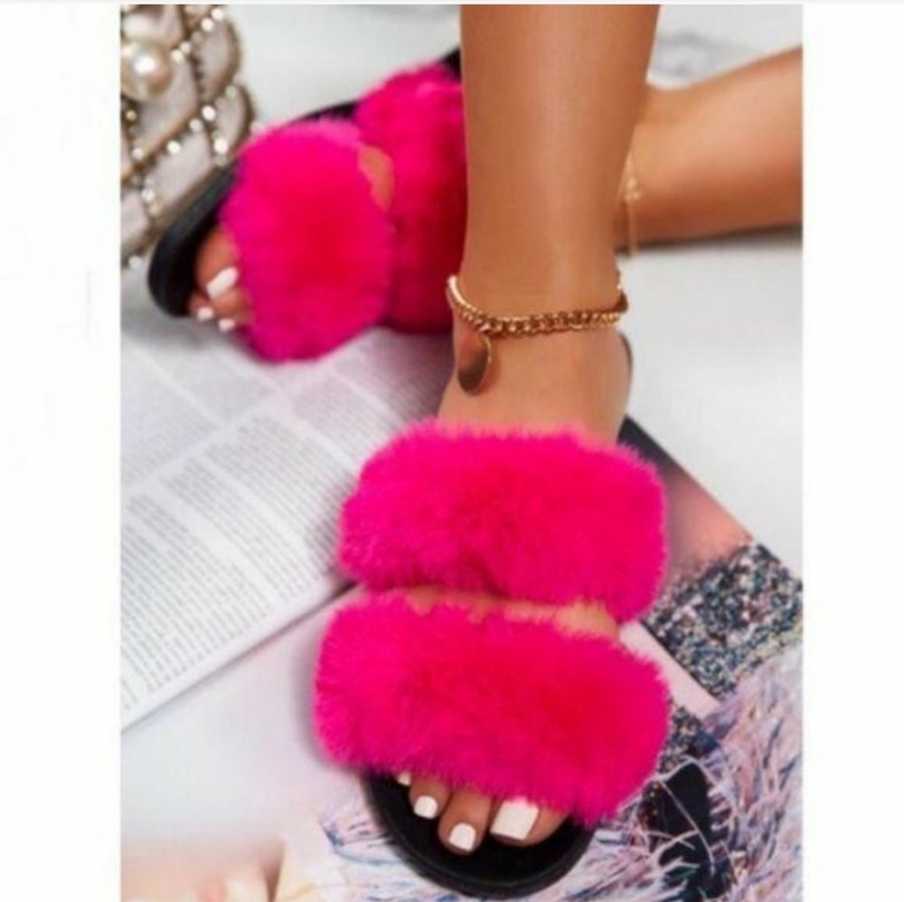 🧸 Faux Fur Slides